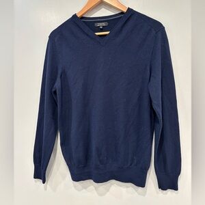 Tahari woman’s 100% extra fine Merino wool sweater Navy blue neck Size L